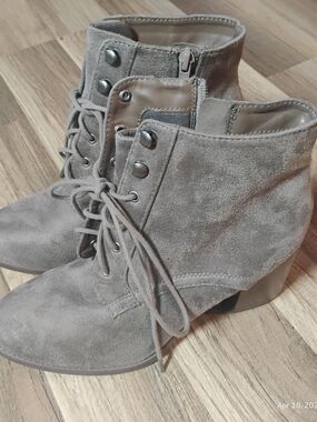 Soda Lace-Up Suede Ankle Boots in Gray